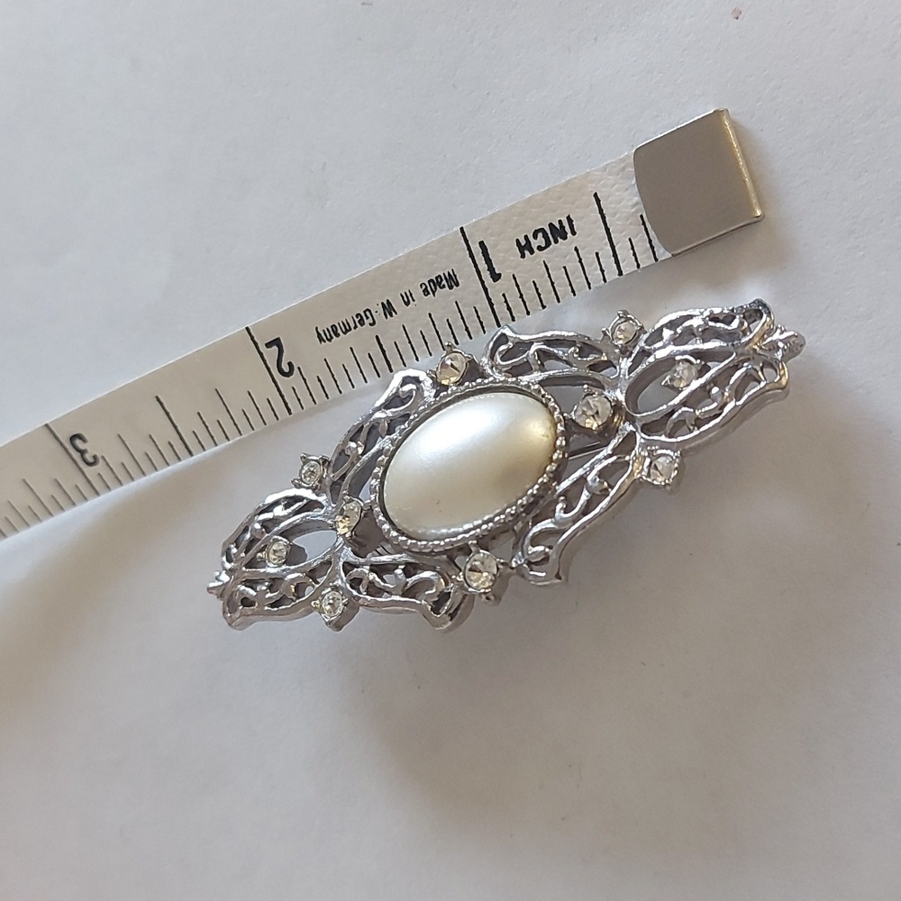 Michelle Lynn elegant Silver and Cream Brooch - Picture 5 of 5